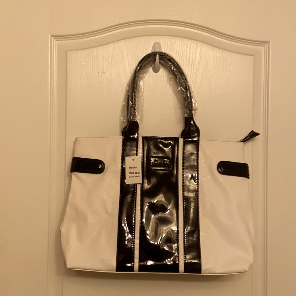 Travel bag with makeup bag tan and black